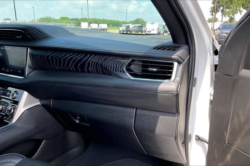 Used 2024 GMC Yukon Denali RWD image 23