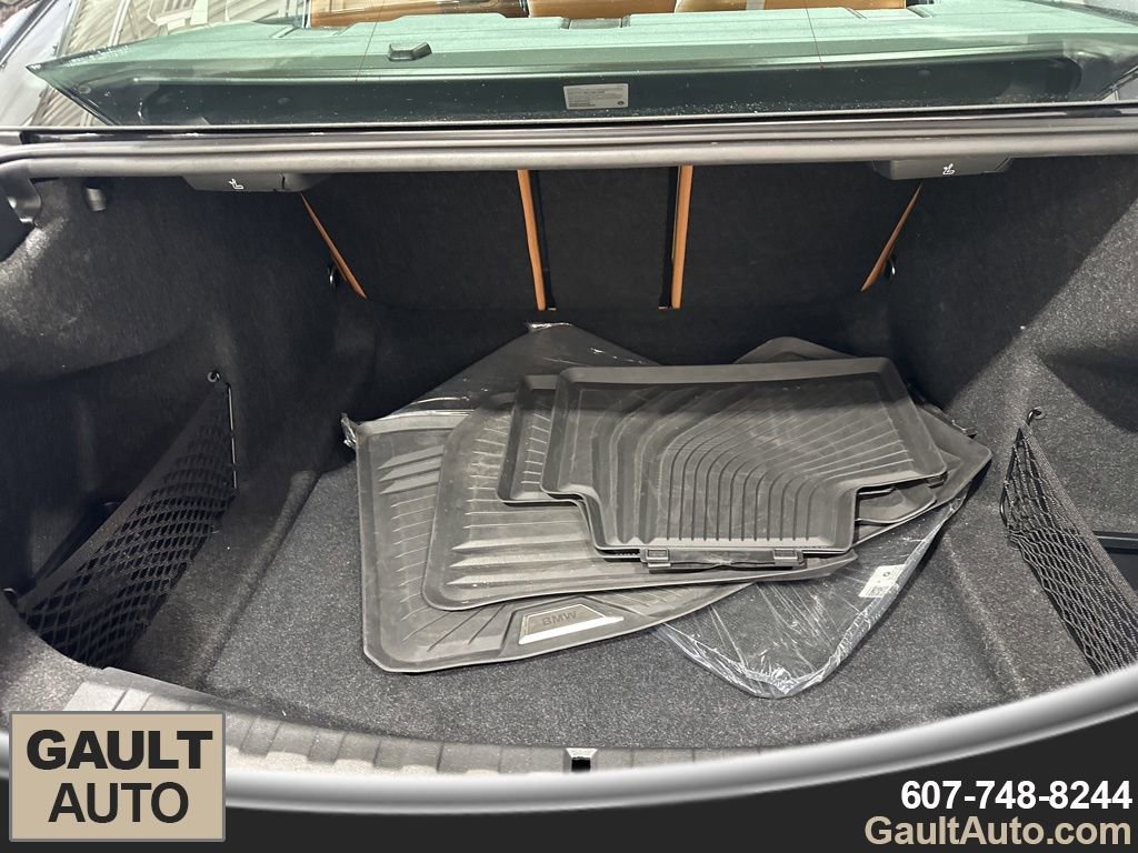 Certified 2022 BMW 330i xDrive Sedan w/ Driving Assistance Package image 18