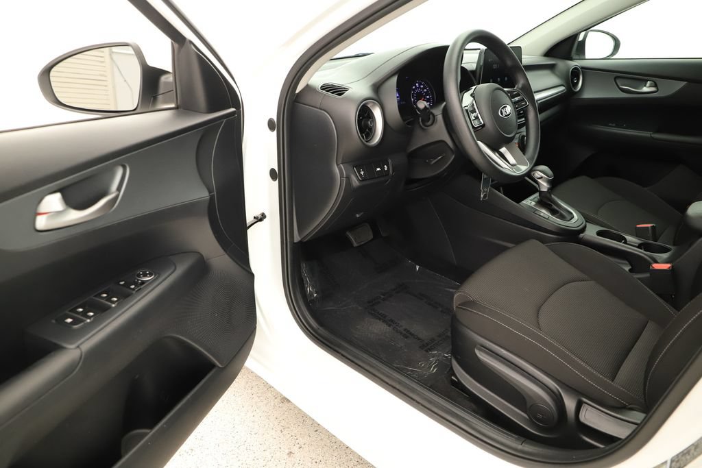 Used 2020 Kia Forte LXS FWD image 14