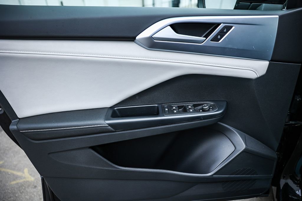 New 2026 Volkswagen Taos SE image 33