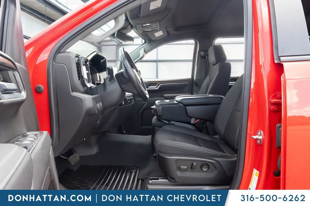 Used 2022 Chevrolet Silverado 1500 LT AWD/4WD image 3
