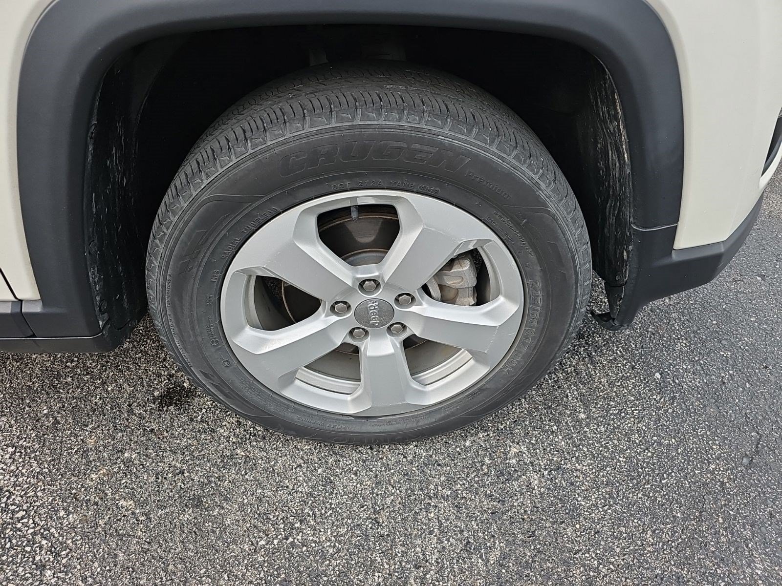 Used 2018 Jeep Compass Latitude FWD image 10