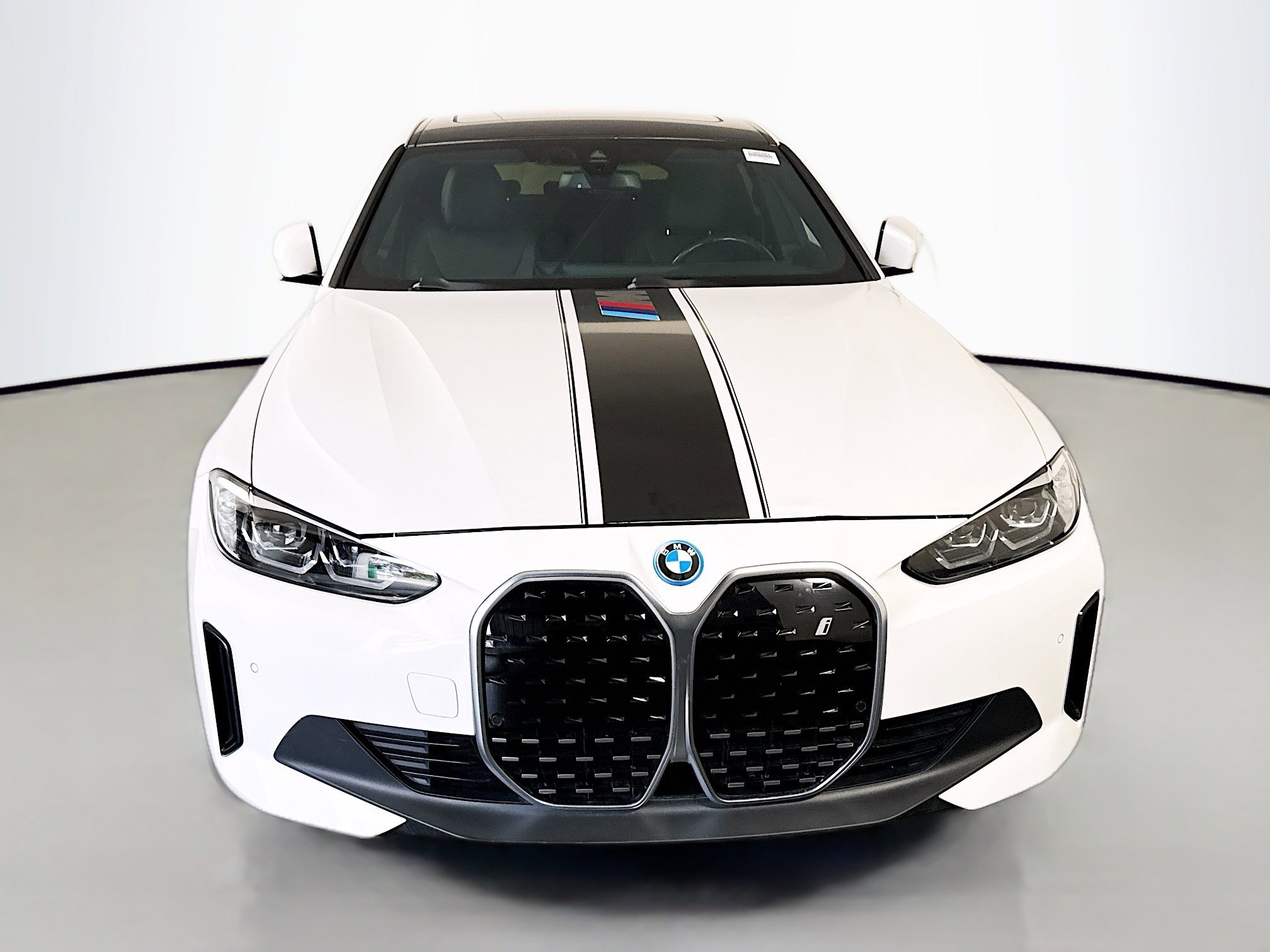 Used 2023 BMW i4 eDrive40 RWD image 2