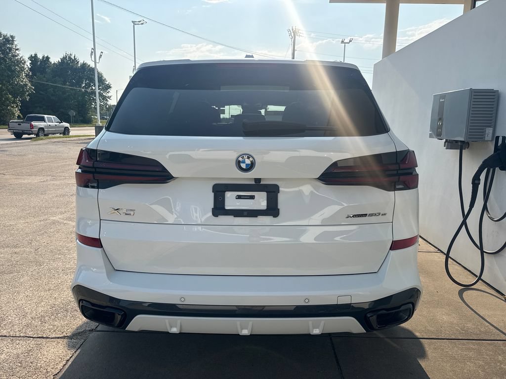 Used 2024 BMW X5 xDrive50e w/ M Sport Package AWD/4WD image 4