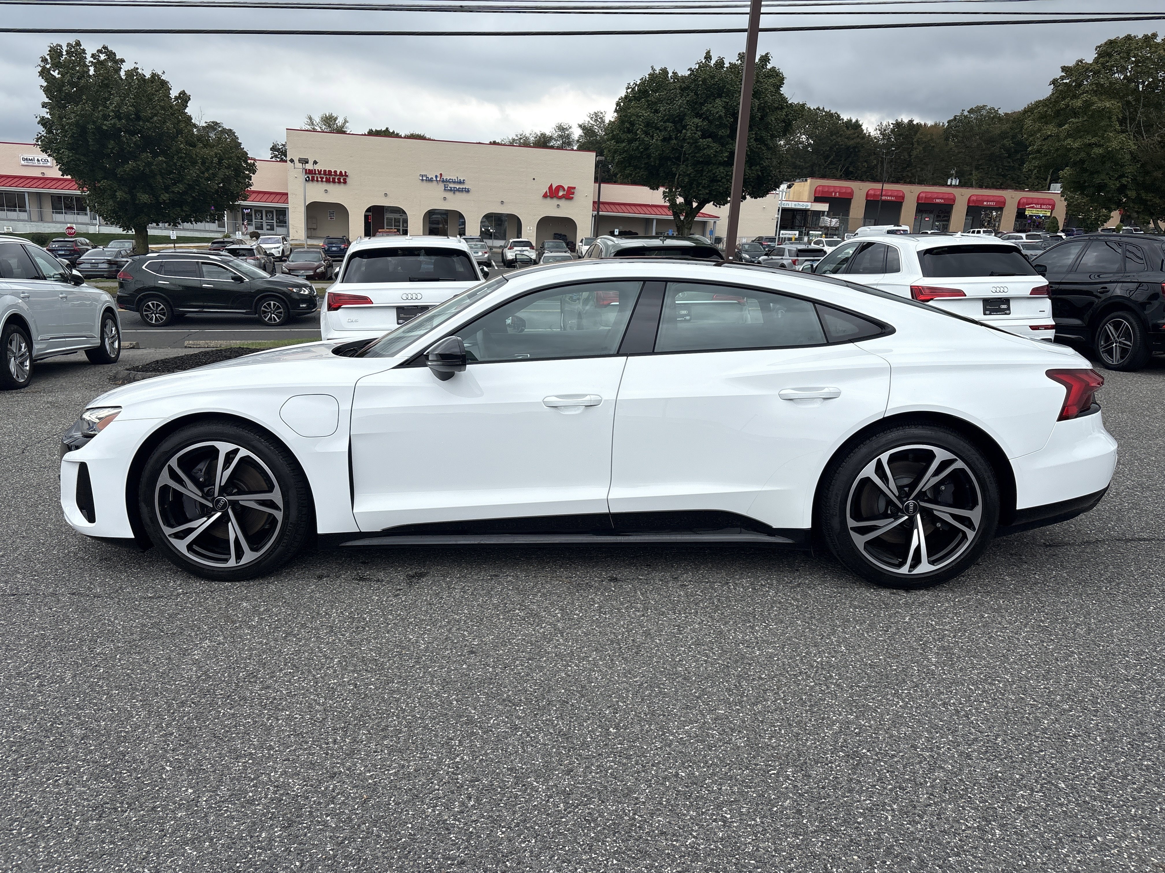 Certified 2023 Audi e-tron GT Premium Plus w/ Performance Package image 4