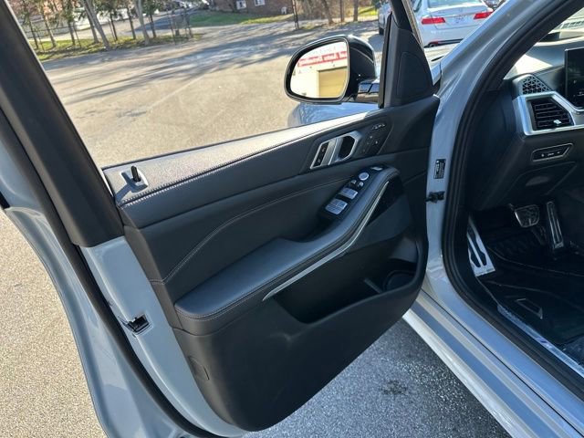 Used 2024 BMW X7 xDrive40i w/ M Sport Package image 24