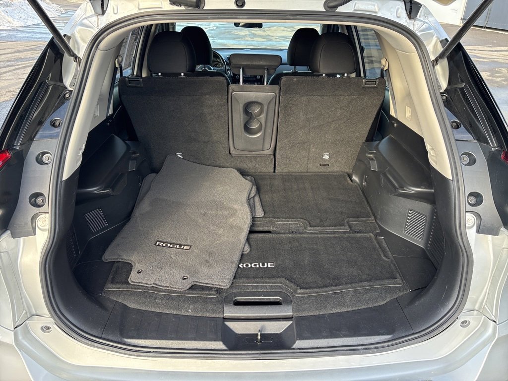 Used 2017 Nissan Rogue SV image 24