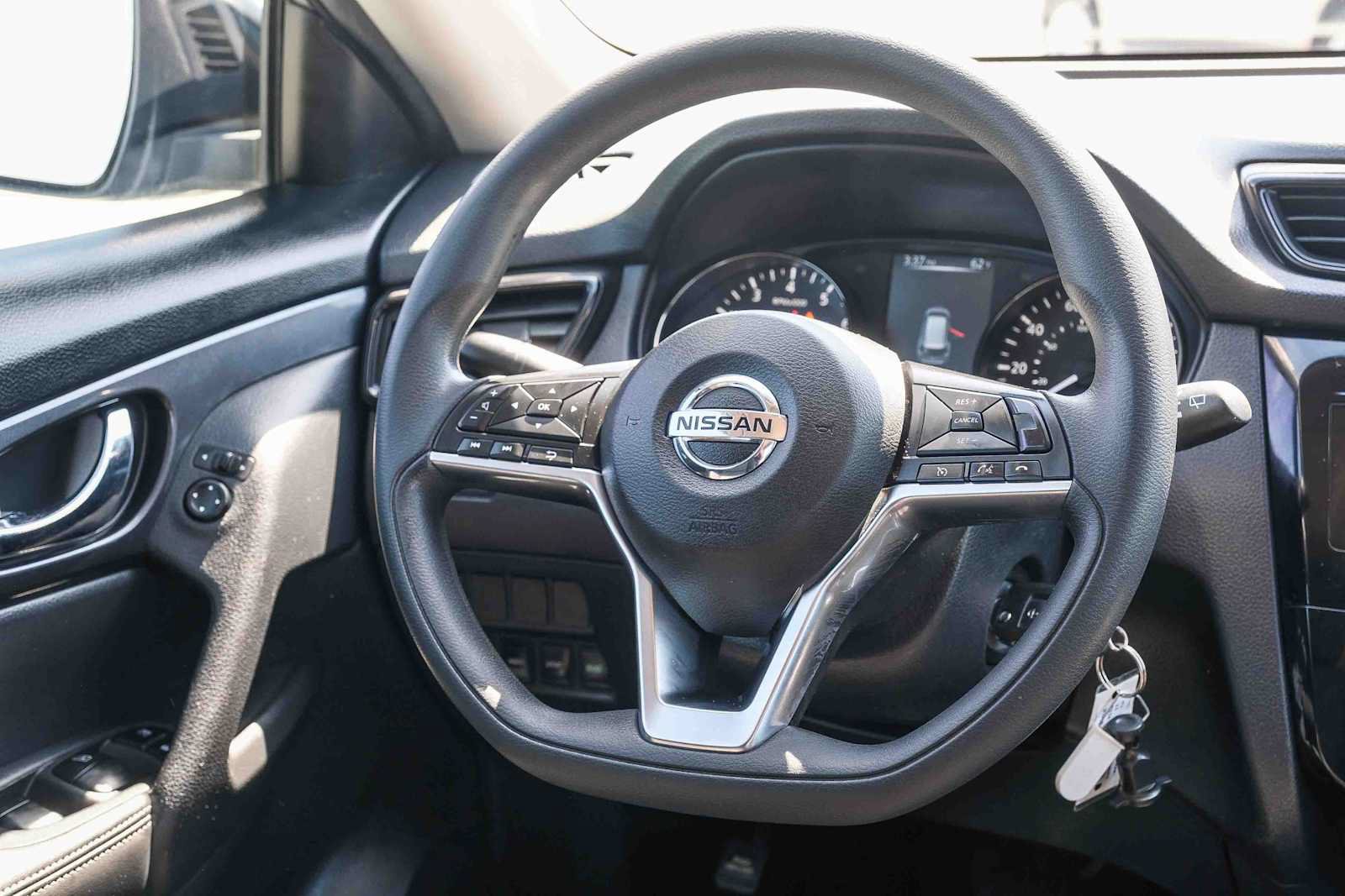 Used 2017 Nissan Rogue S AWD/4WD image 15
