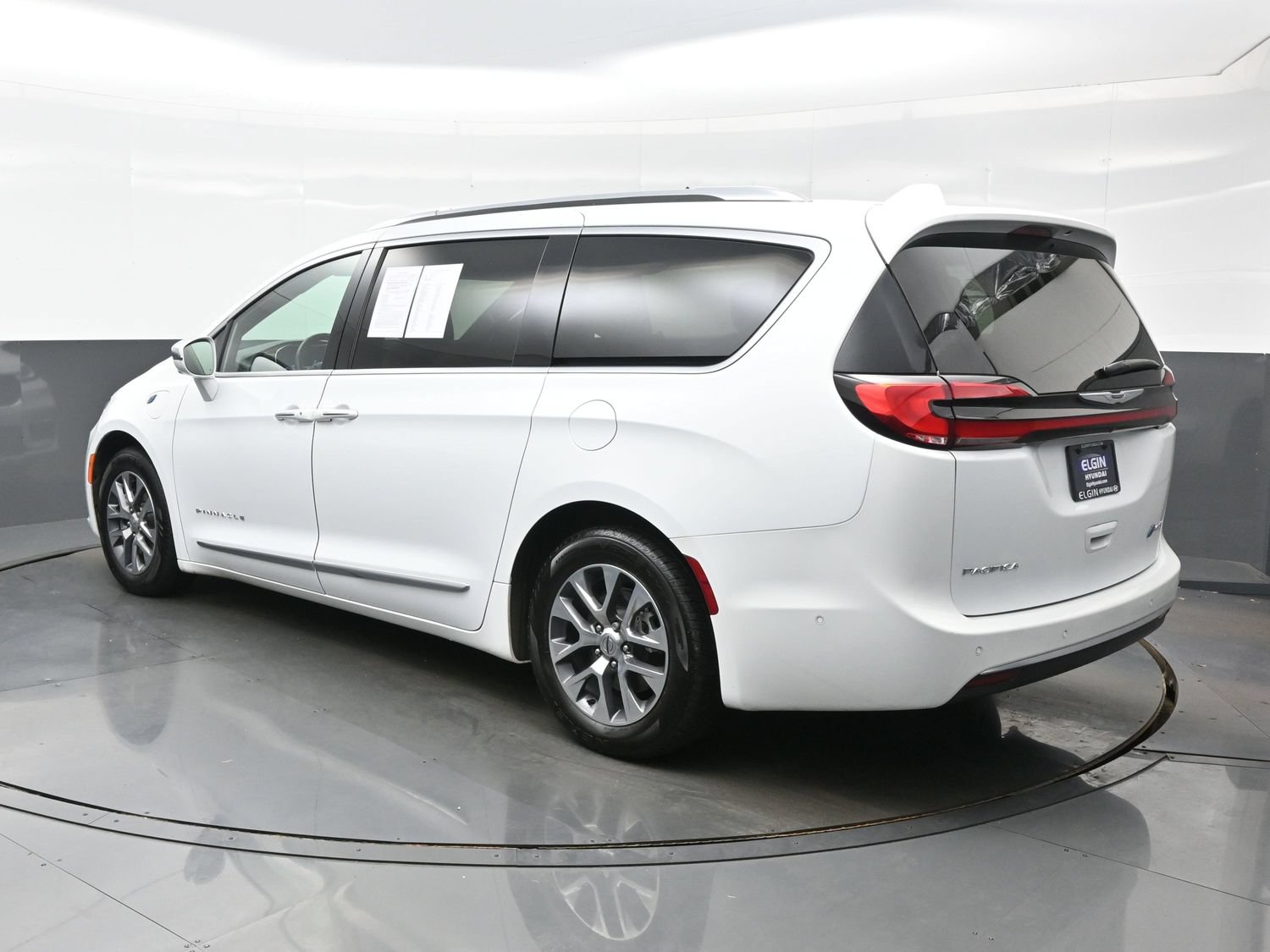 Used 2022 Chrysler Pacifica Pinnacle FWD image 4