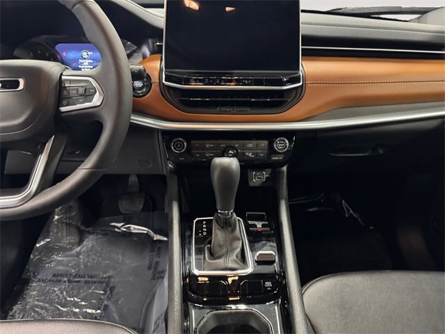 Used 2024 Jeep Compass Limited image 11