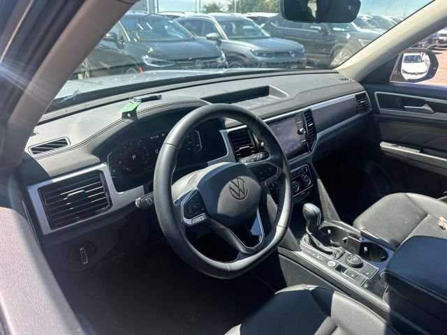Certified 2023 Volkswagen Atlas SE w/ Black Wheel Package AWD/4WD image 11