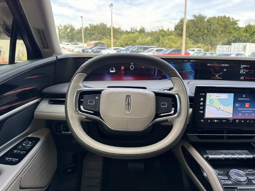 Used 2025 Lincoln Nautilus Premier AWD/4WD image 17