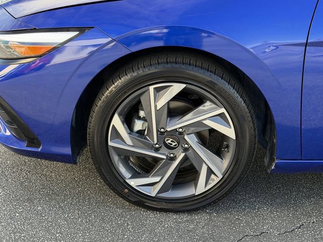 Used 2025 Hyundai Elantra Limited image 27