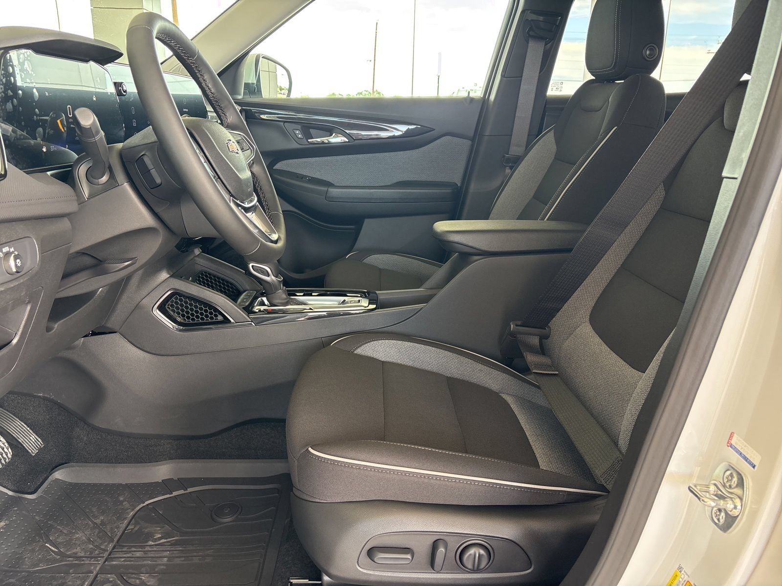 New 2026 Chevrolet TrailBlazer LT w/ Convenience Package FWD image 14
