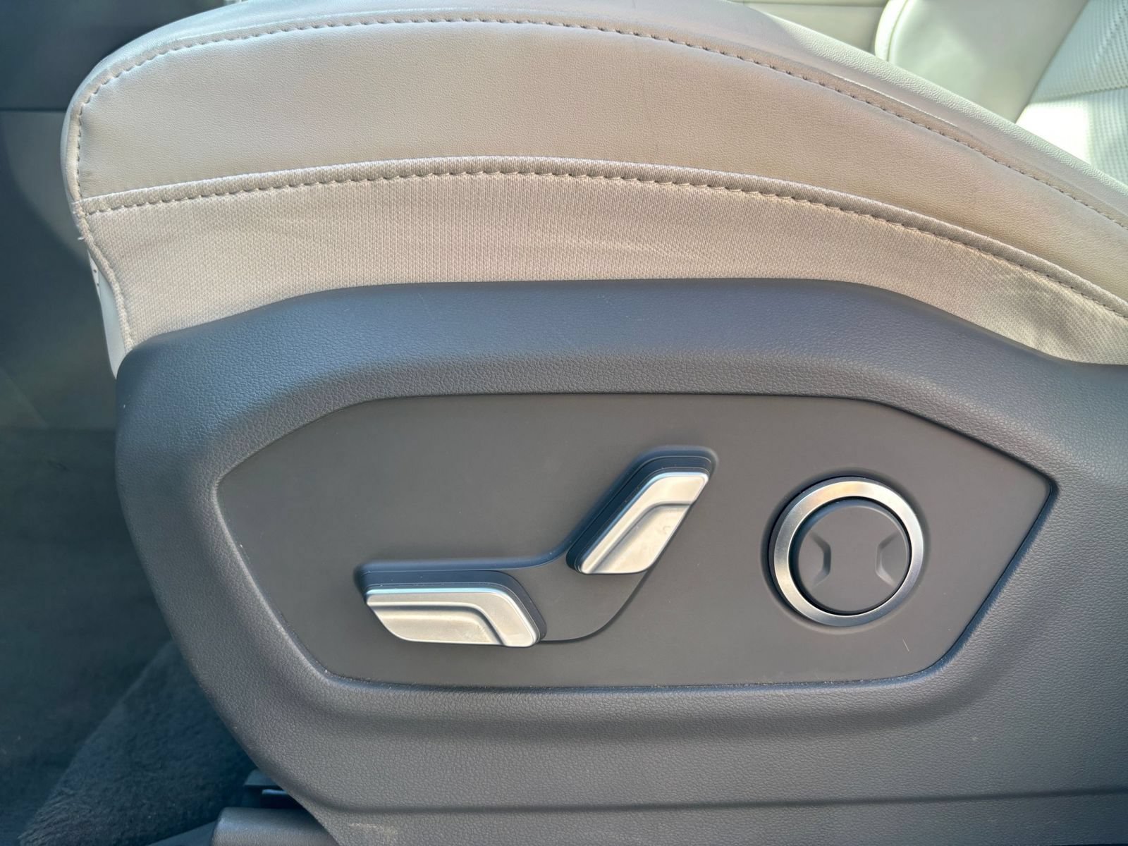 Used 2025 Hyundai Santa Fe SEL FWD image 21