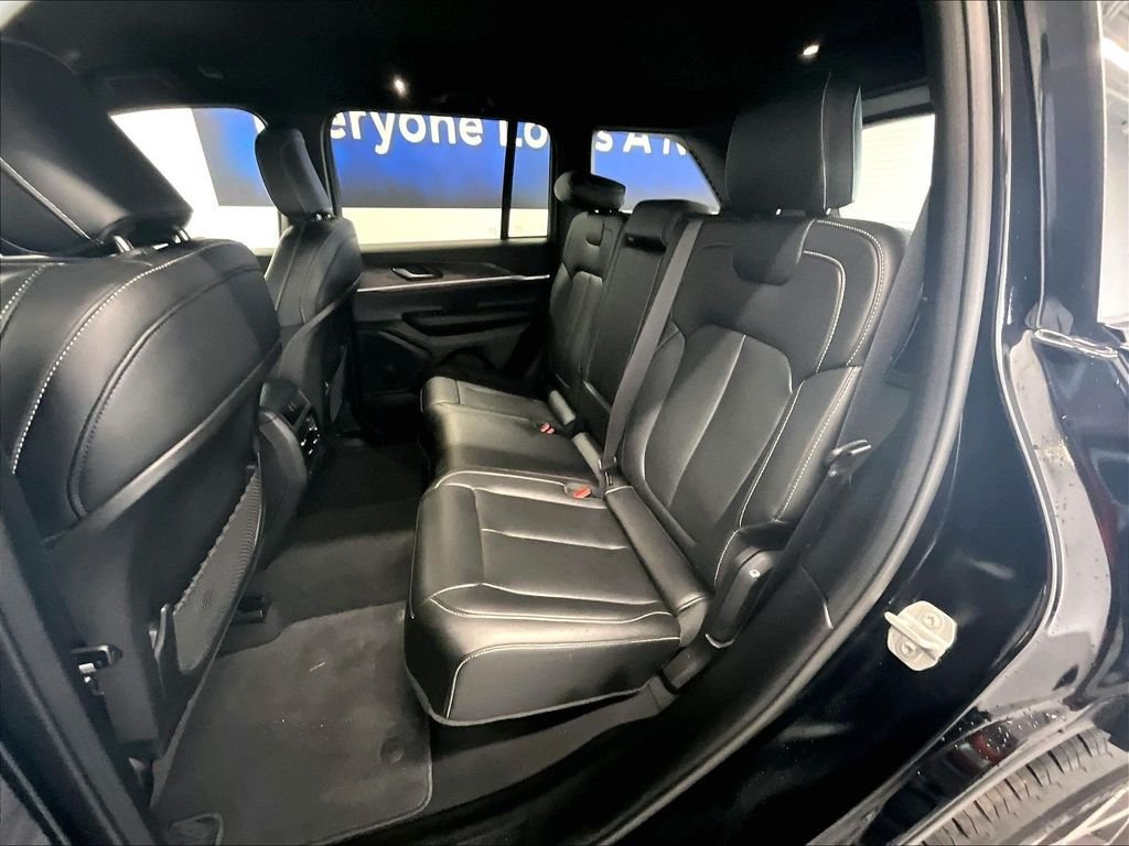 Used 2024 Jeep Grand Cherokee Limited AWD/4WD image 15
