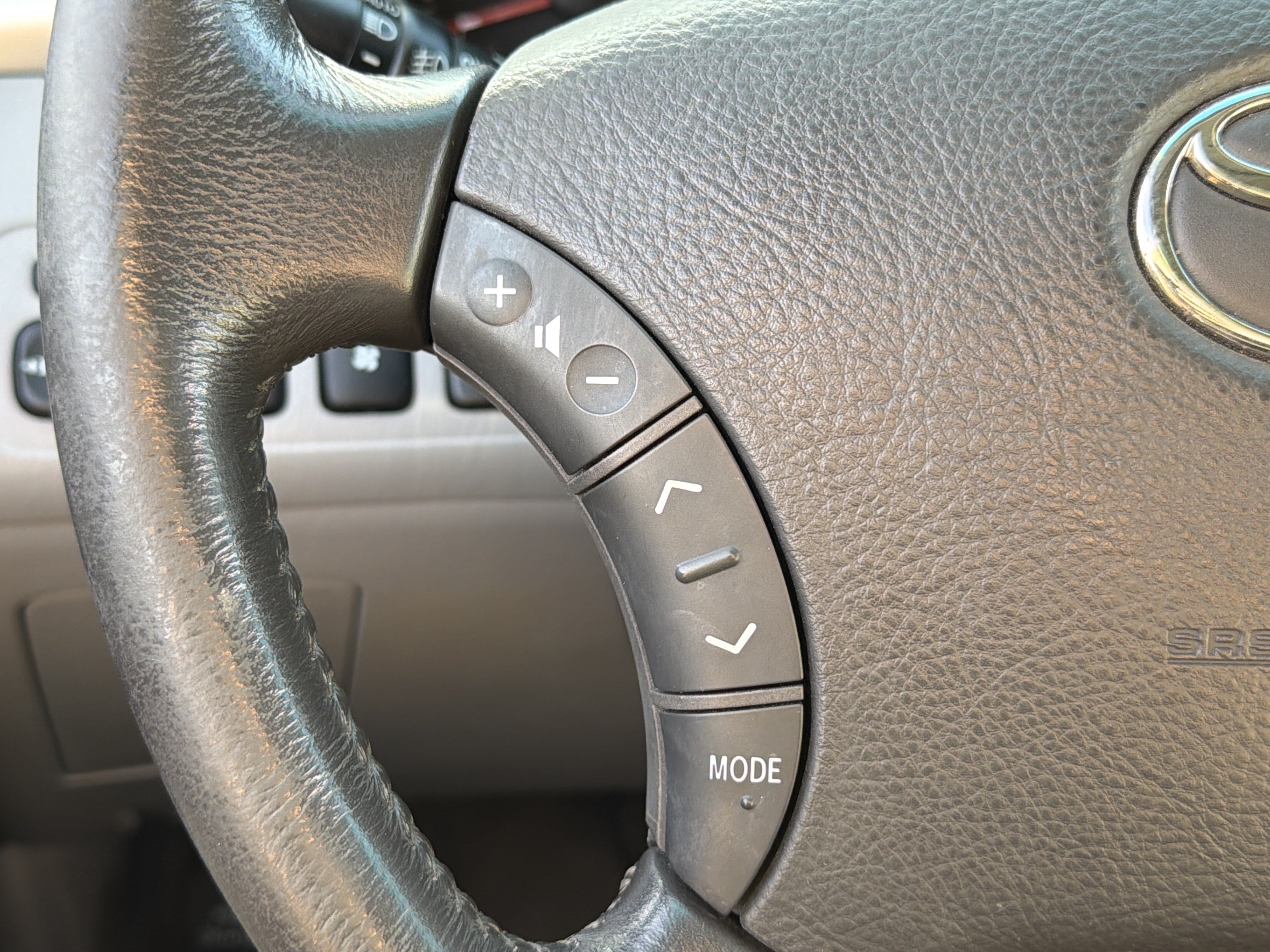 Used 2005 Toyota Highlander 4WD V6 w/ 3rd Row image 14