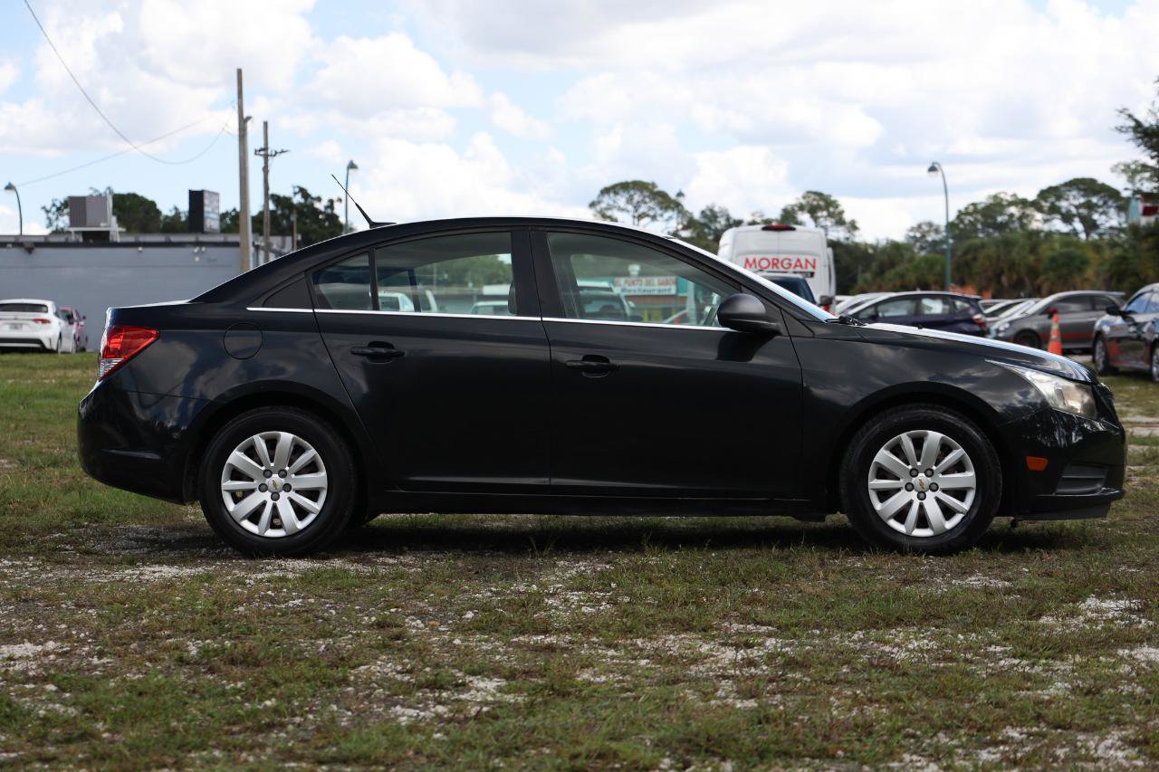 Used 2011 Chevrolet Cruze LS w/ Connectivity Package FWD image 13