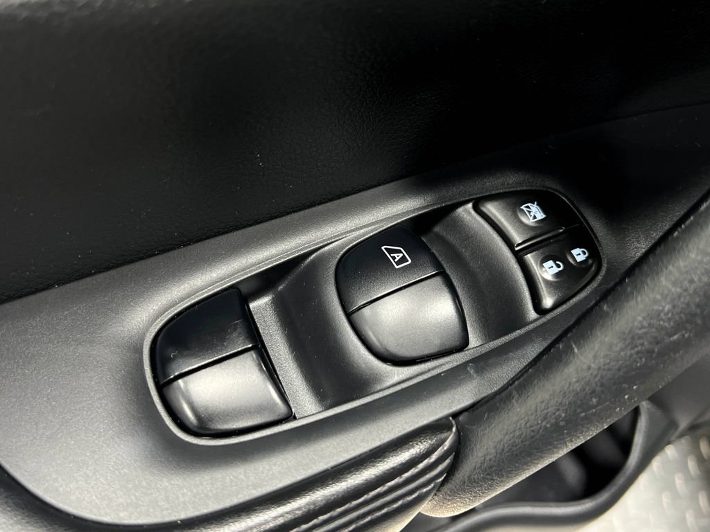 Used 2019 Nissan Rogue SL AWD/4WD image 16