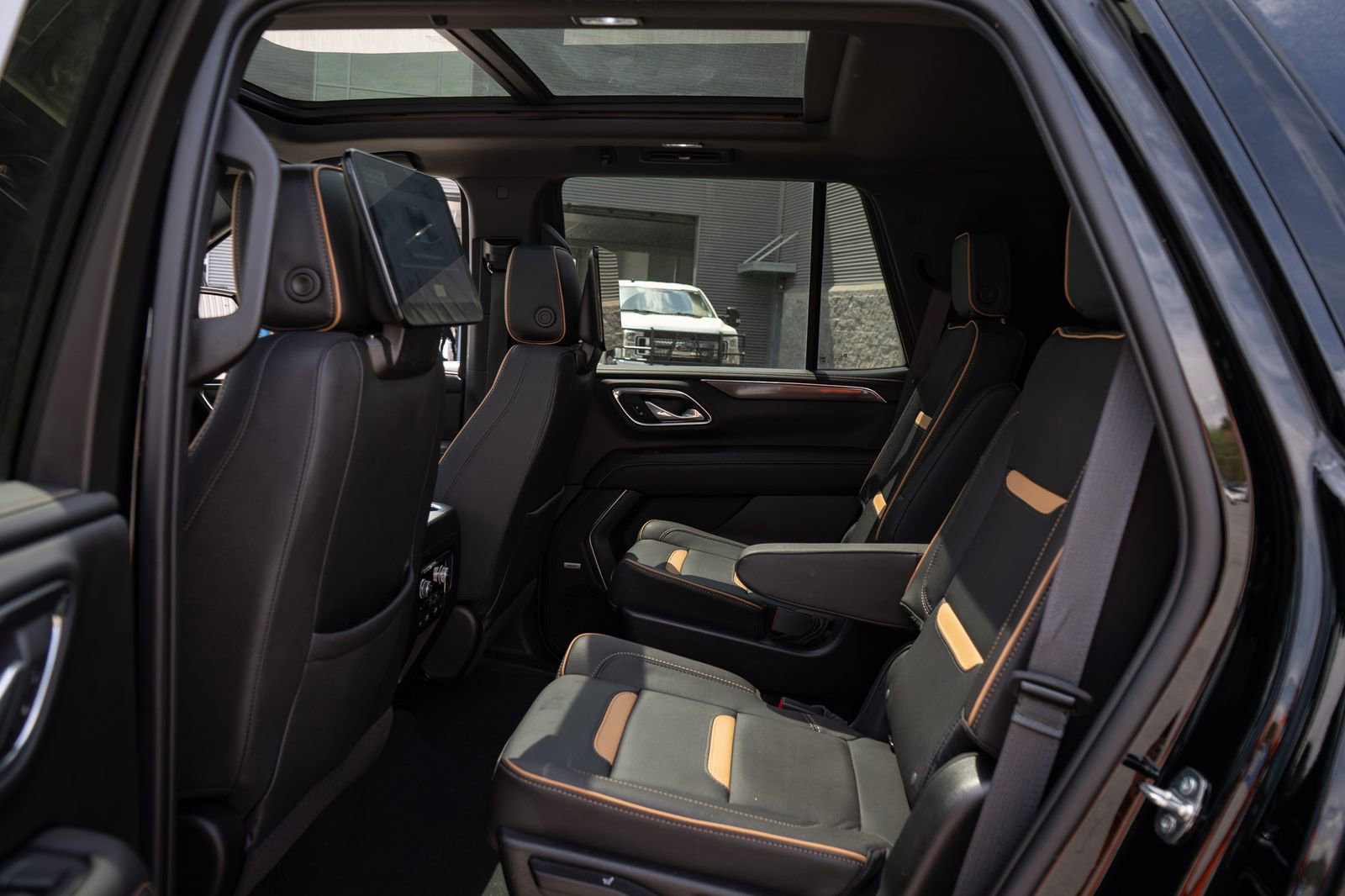 Used 2023 GMC Yukon AT4 w/ AT4 Premium Package AWD/4WD image 19