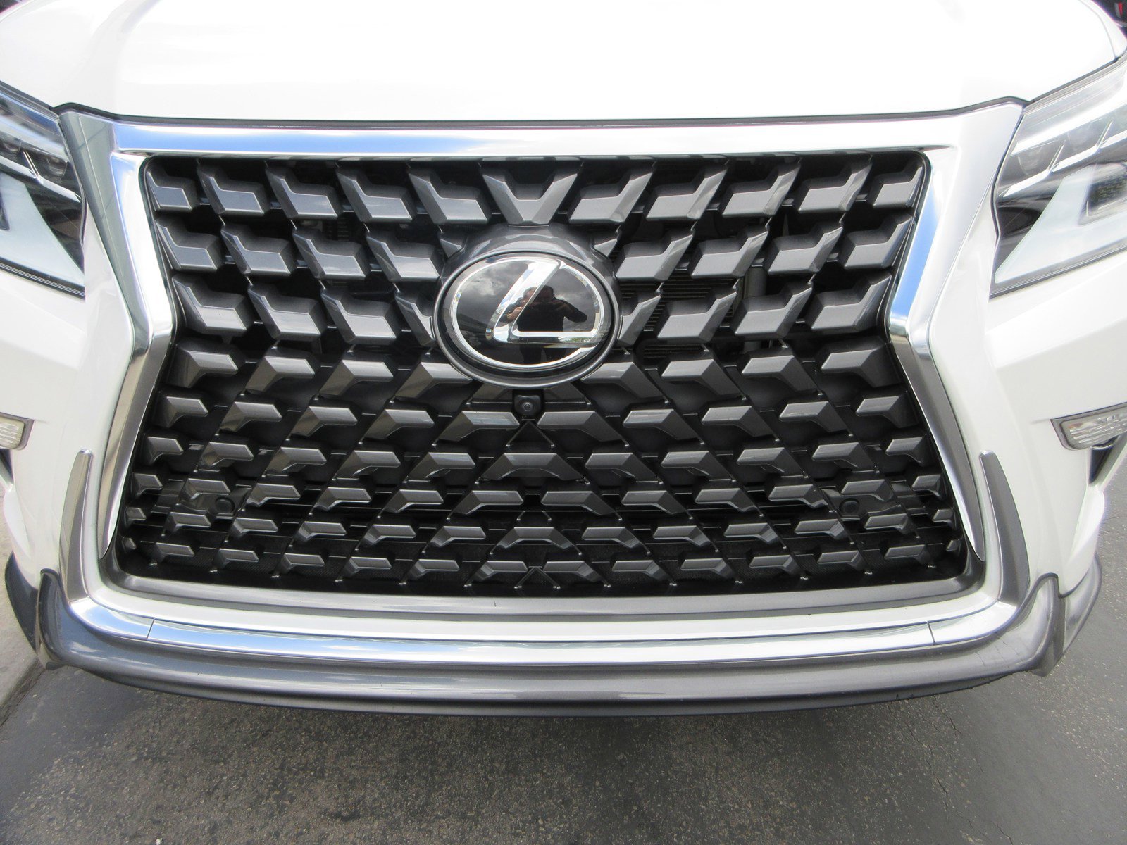 Used 2023 Lexus GX 460 Luxury w/ Sport Design Package AWD/4WD image 15