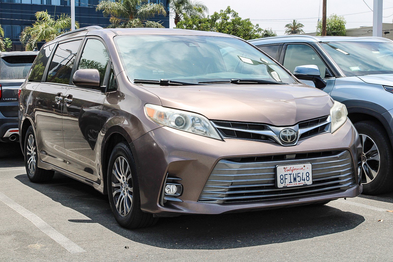 Certified 2018 Toyota Sienna XLE w/ XLE Navigation Package FWD image 3