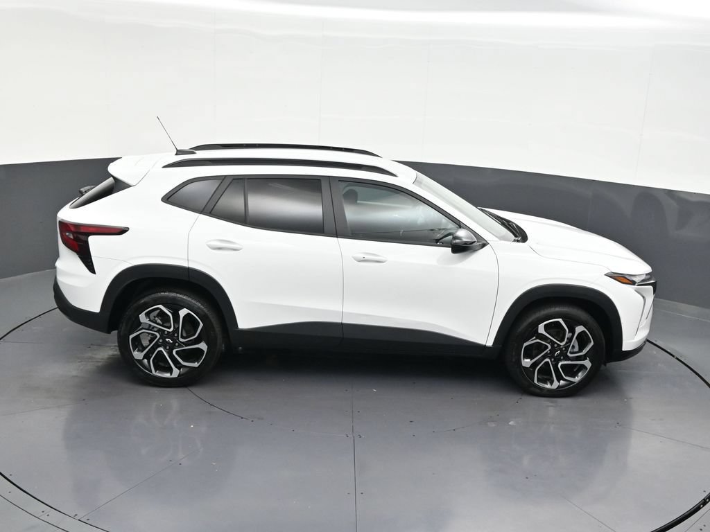 Used 2025 Chevrolet Trax RS FWD image 25