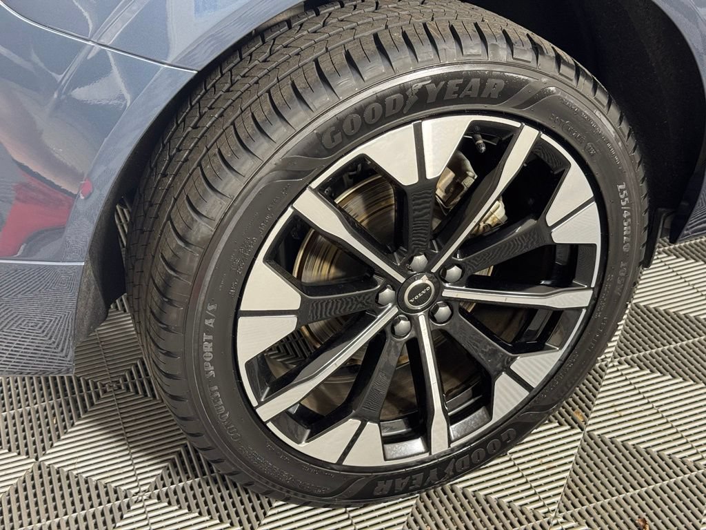 Certified 2026 Volvo XC60 B5 Plus AWD/4WD image 7