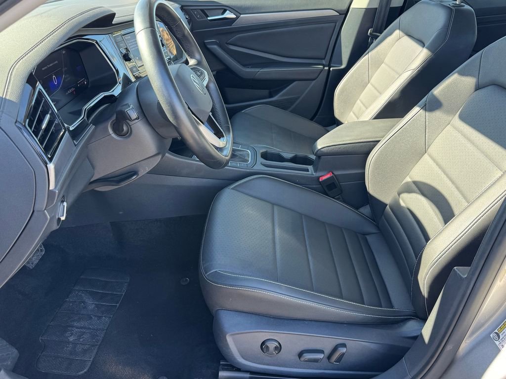 Used 2024 Volkswagen Jetta SE image 11