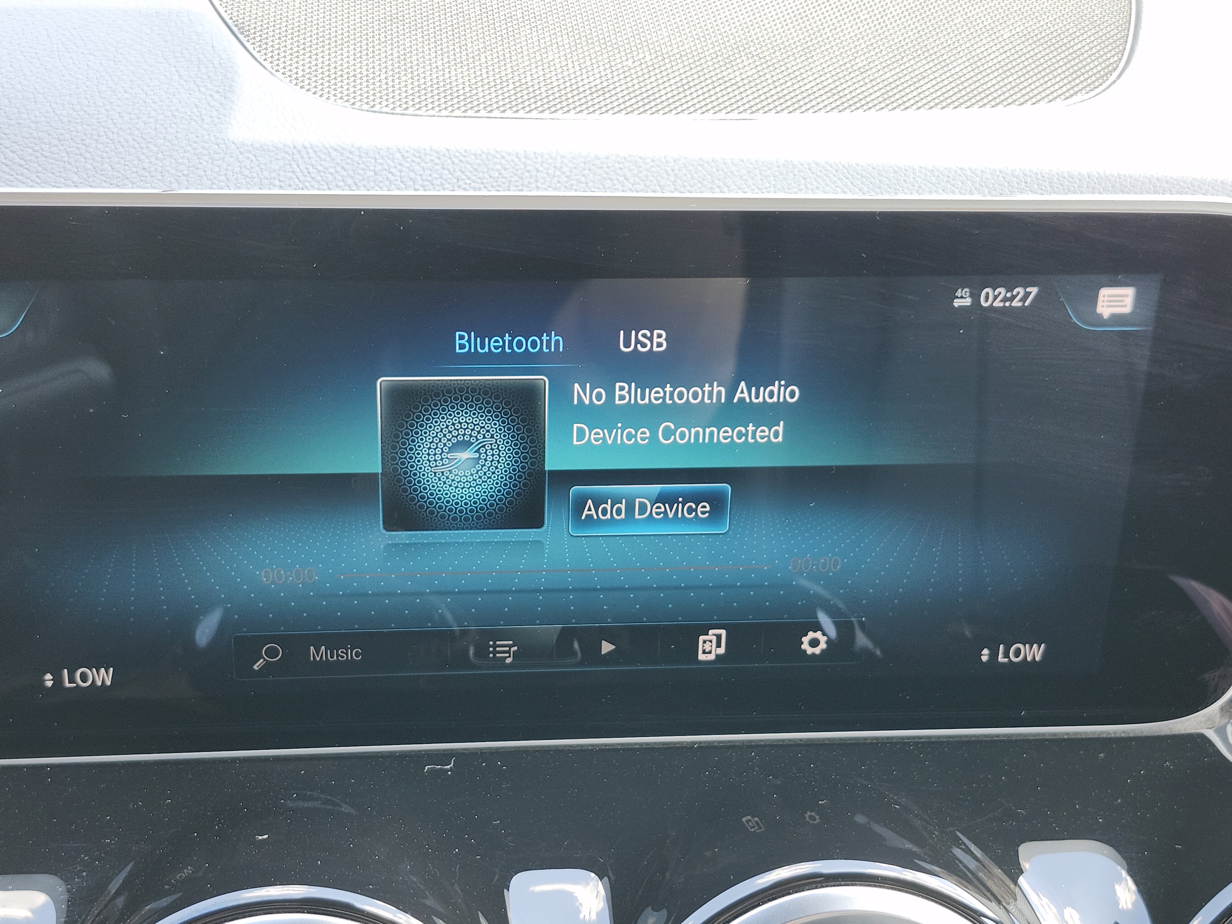Used 2020 Mercedes-Benz GLB 250 4MATIC w/ Premium Package image 4