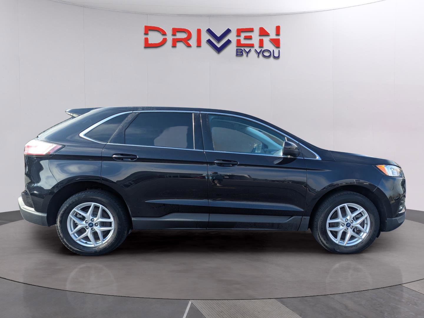 Used 2022 Ford Edge SEL image 6