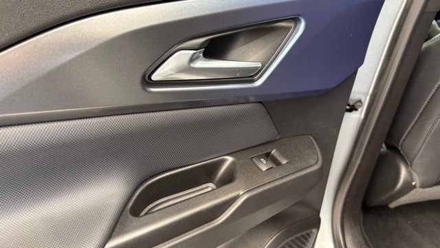Used 2024 Chevrolet Equinox EV LT FWD image 20