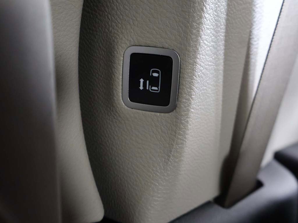 Used 2024 Chrysler Pacifica Touring-L image 46