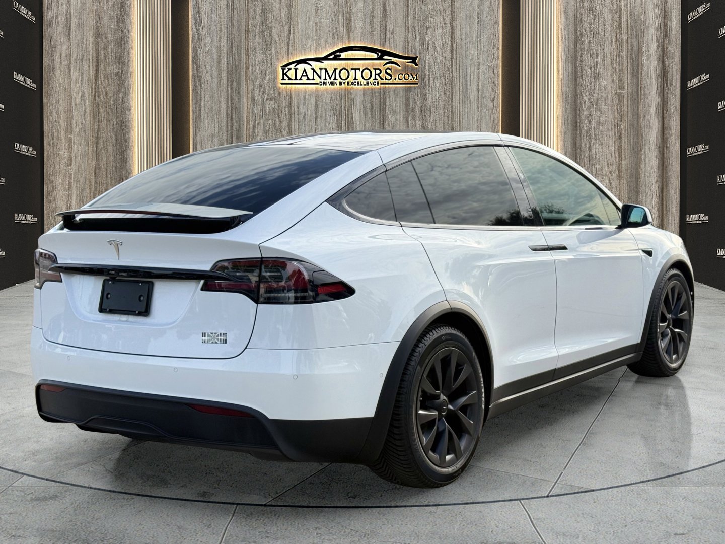 Used 2022 Tesla Model X Plaid image 11