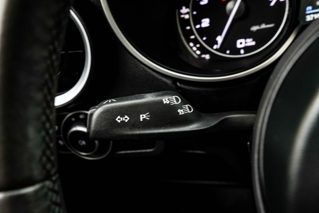 Used 2022 Alfa Romeo Stelvio Ti image 36