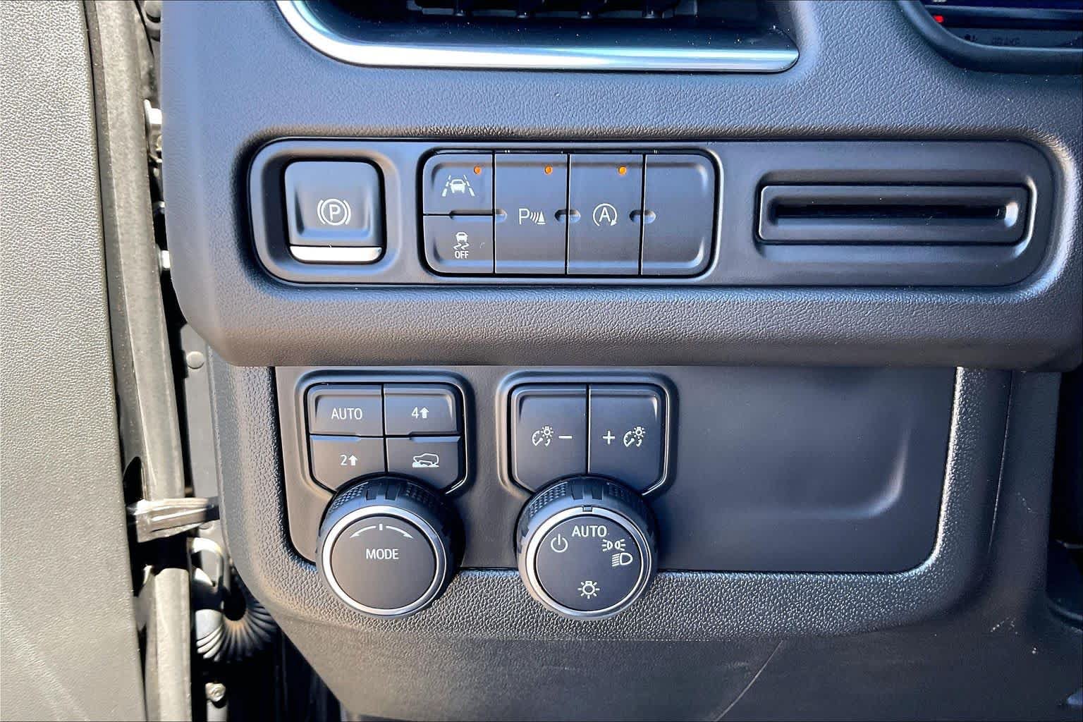 Used 2024 Chevrolet Tahoe LT AWD/4WD image 31
