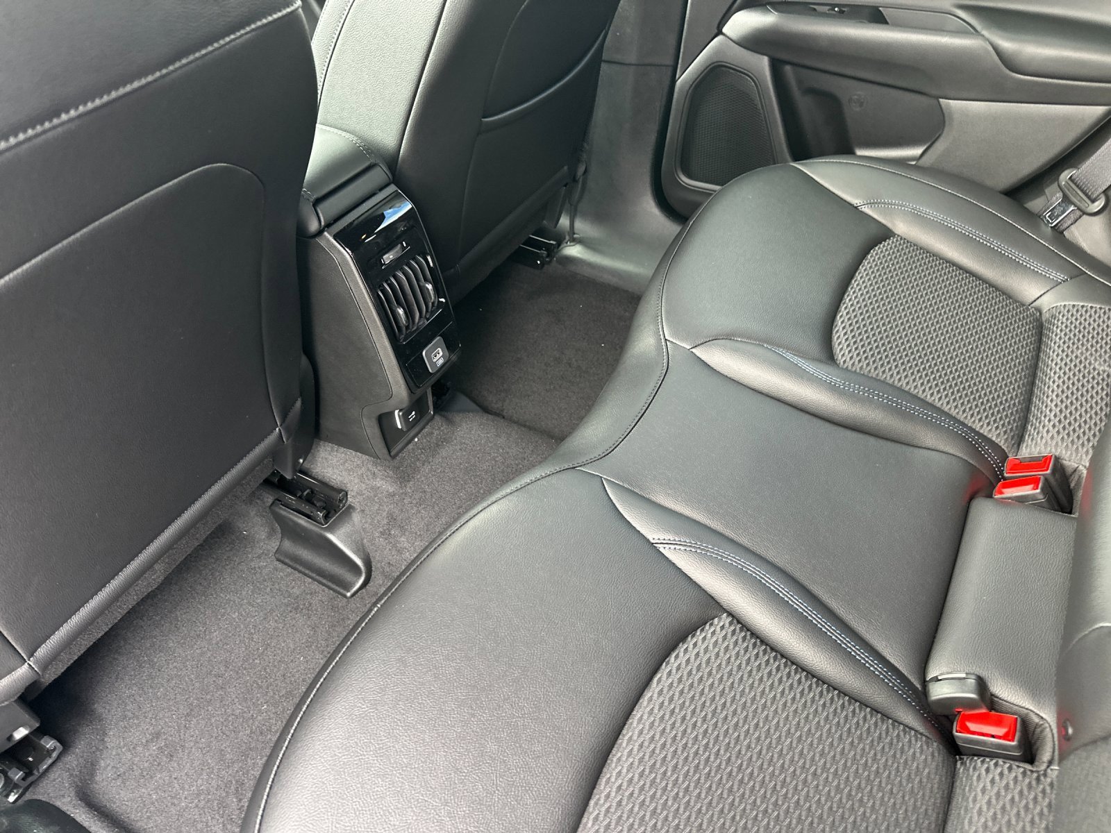 New 2026 Jeep Compass Latitude image 12