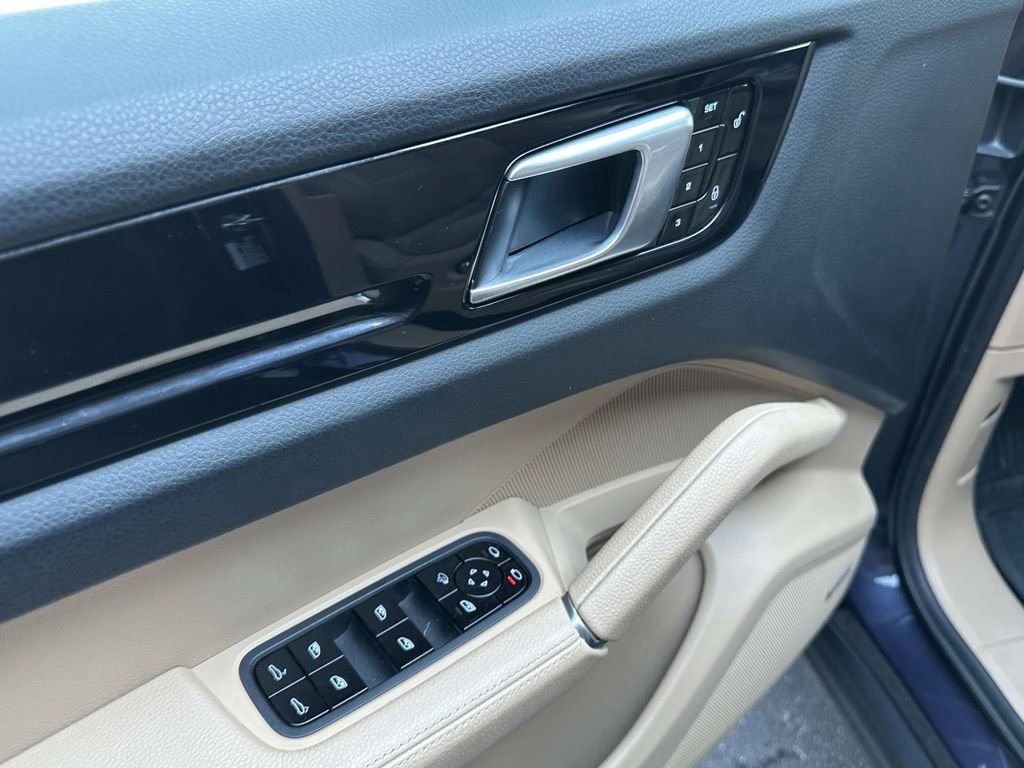 Certified 2019 Porsche Cayenne image 18
