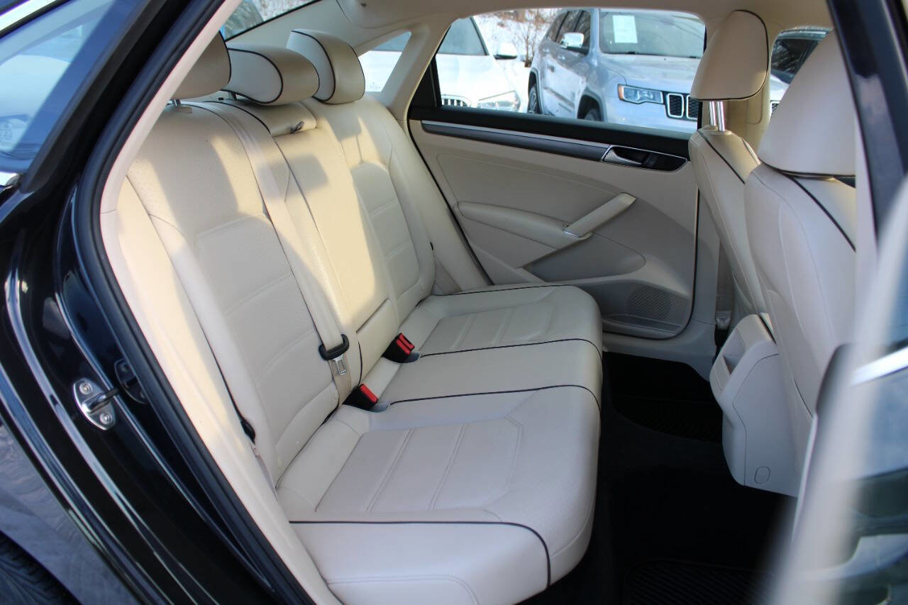 Used 2017 Volkswagen Passat 1.8T R-Line image 28