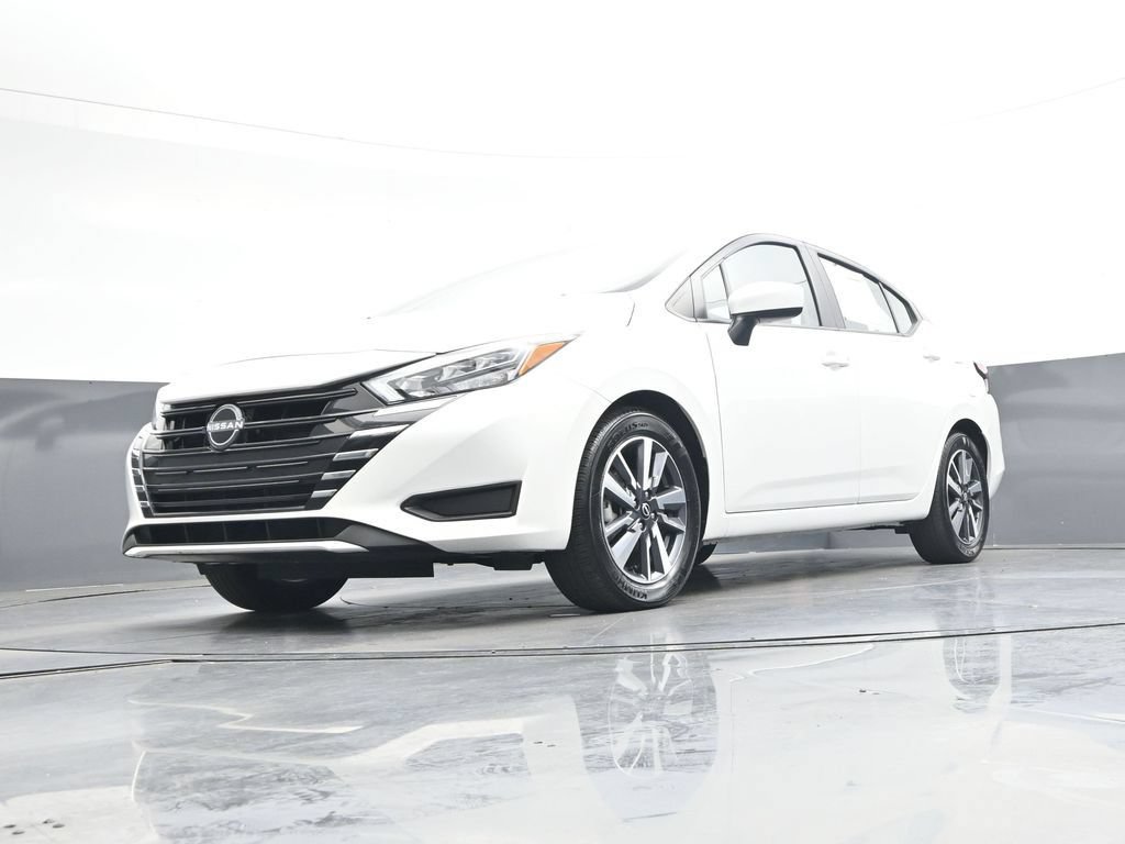 Used 2025 Nissan Versa SV FWD image 35