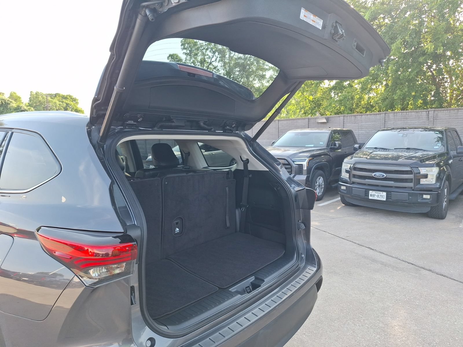 Used 2022 Toyota Highlander XLE FWD image 37