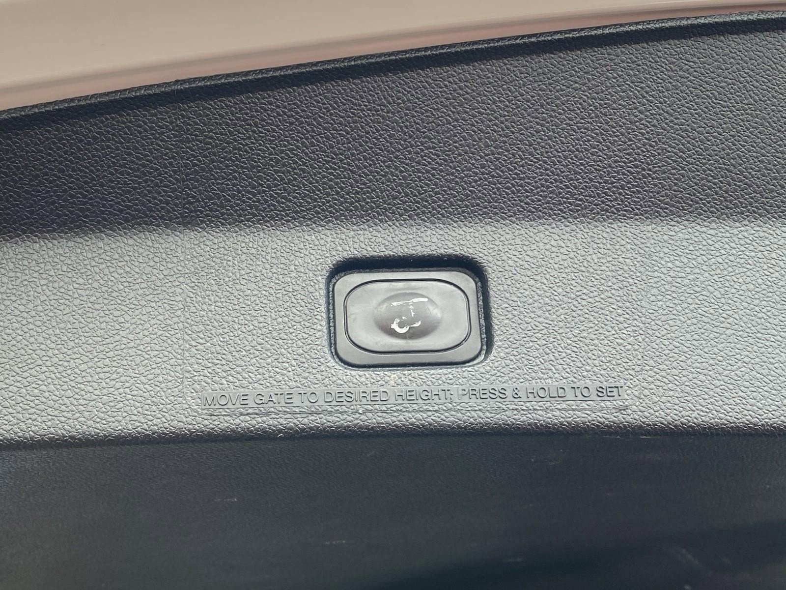 Used 2018 Ford Explorer XLT w/ Equipment Group 202A AWD/4WD image 19
