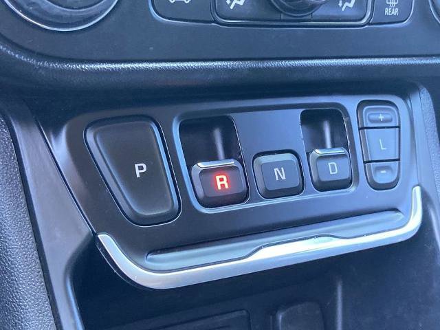 Used 2020 GMC Terrain Denali w/ Denali Premium Package FWD image 12