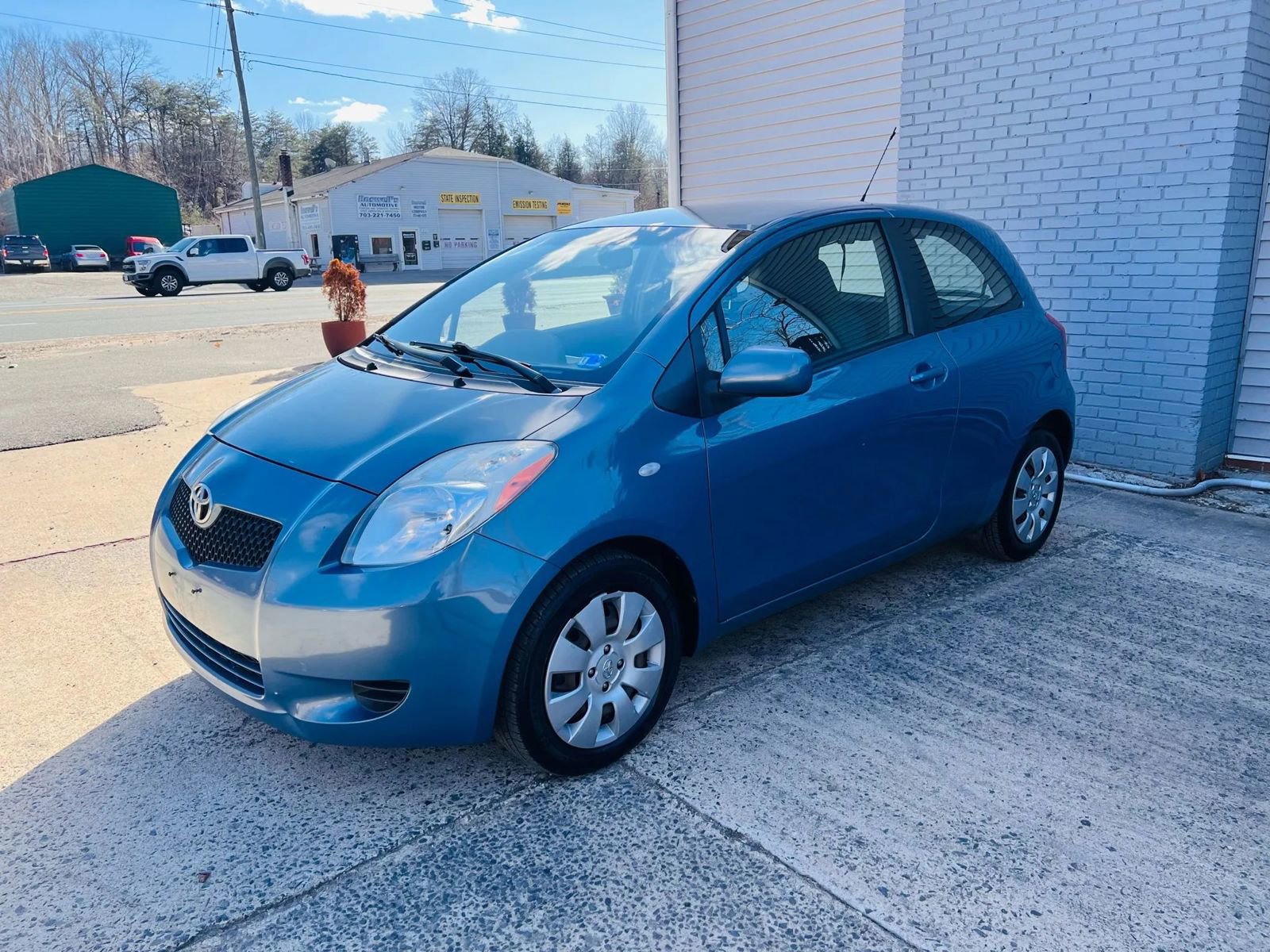Used 2008 Toyota Yaris 2-Door Hatchback image 1