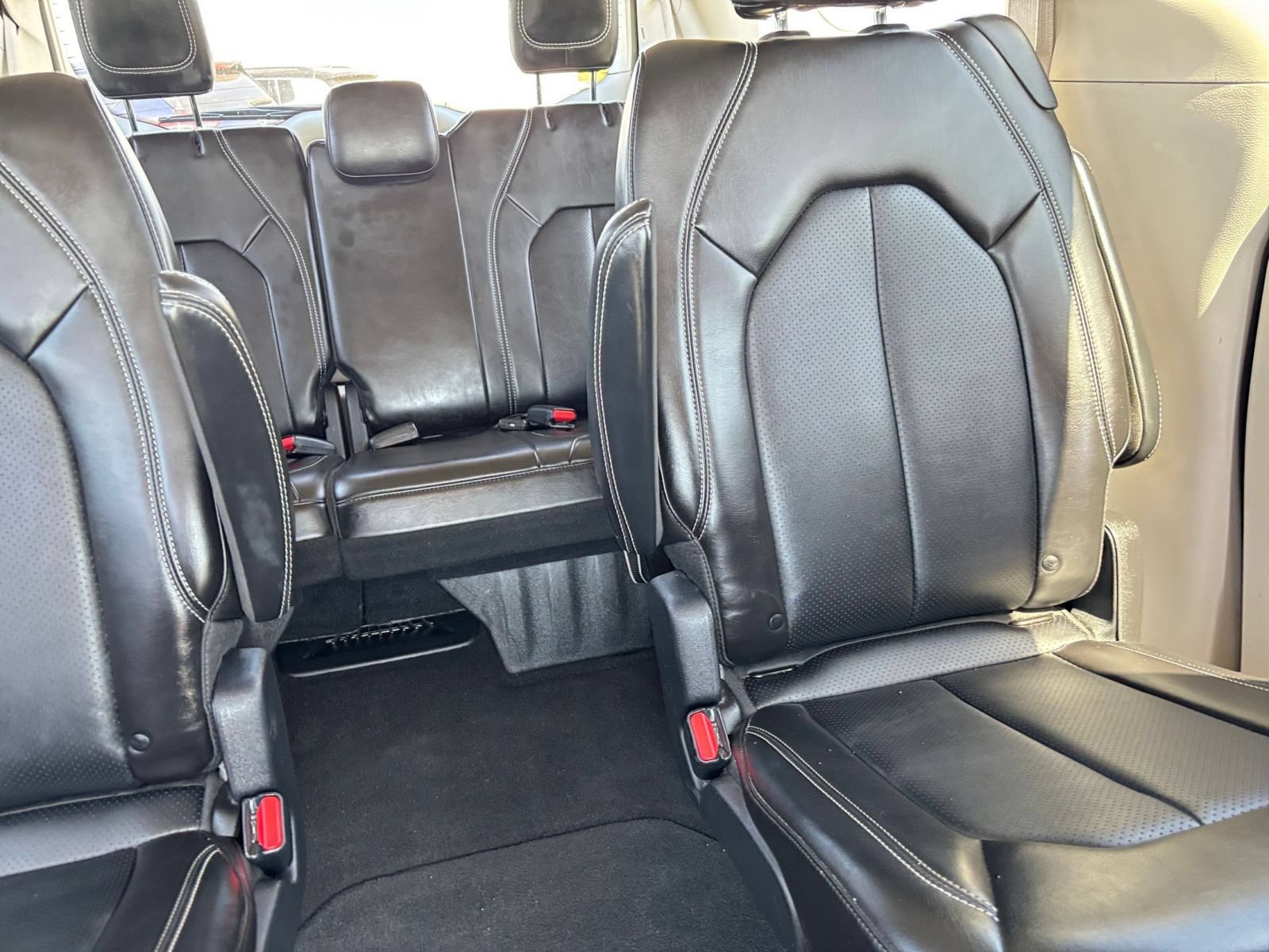 Used 2024 Chrysler Pacifica Touring-L FWD image 39