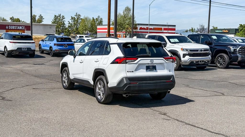 Used 2025 Toyota RAV4 XLE AWD/4WD image 9