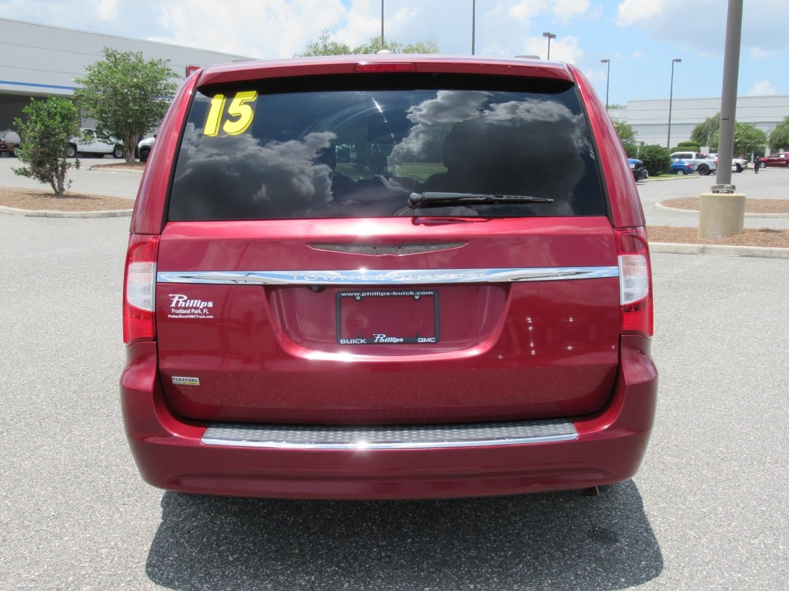 Used 2015 Chrysler Town & Country Touring FWD image 6