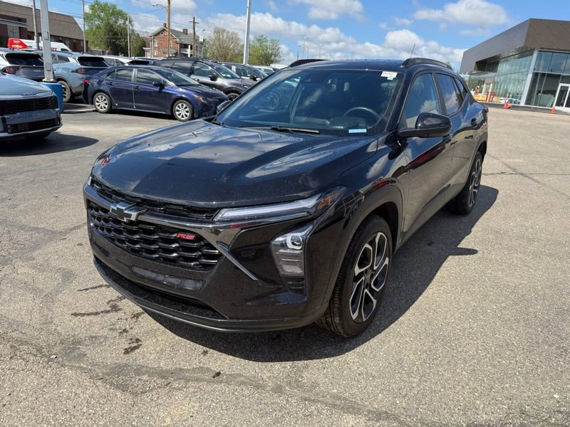 Used 2025 Chevrolet Trax RS image 3