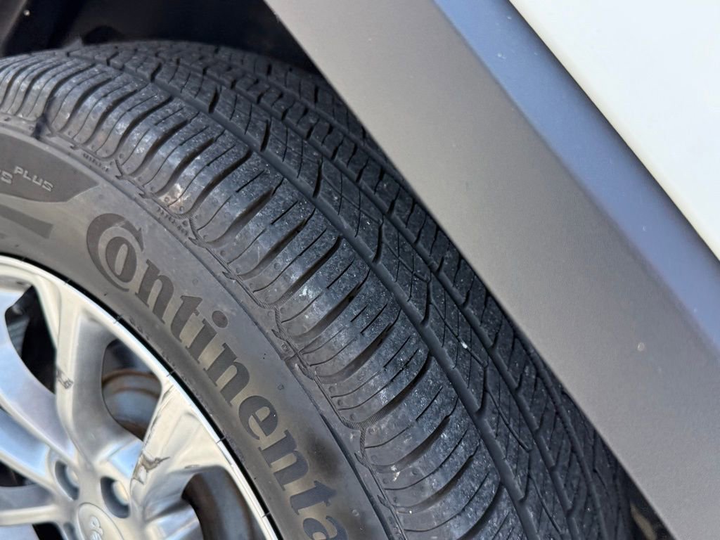 Used 2019 Jeep Cherokee Latitude Plus image 40