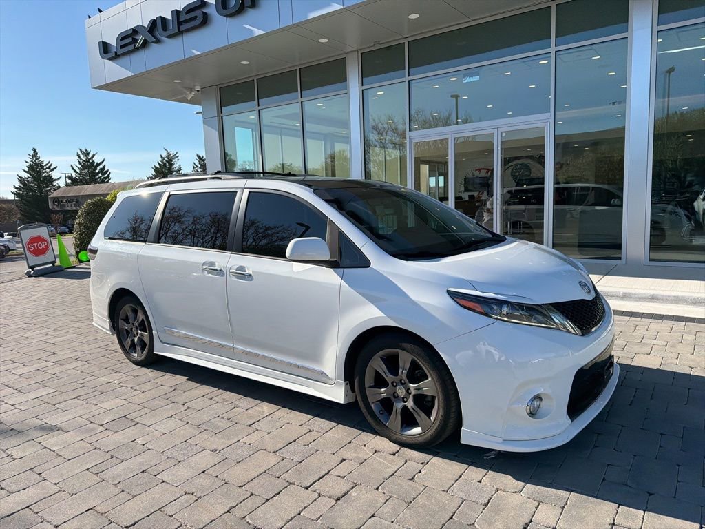 Used 2016 Toyota Sienna SE Premium w/ Protection Package image 5